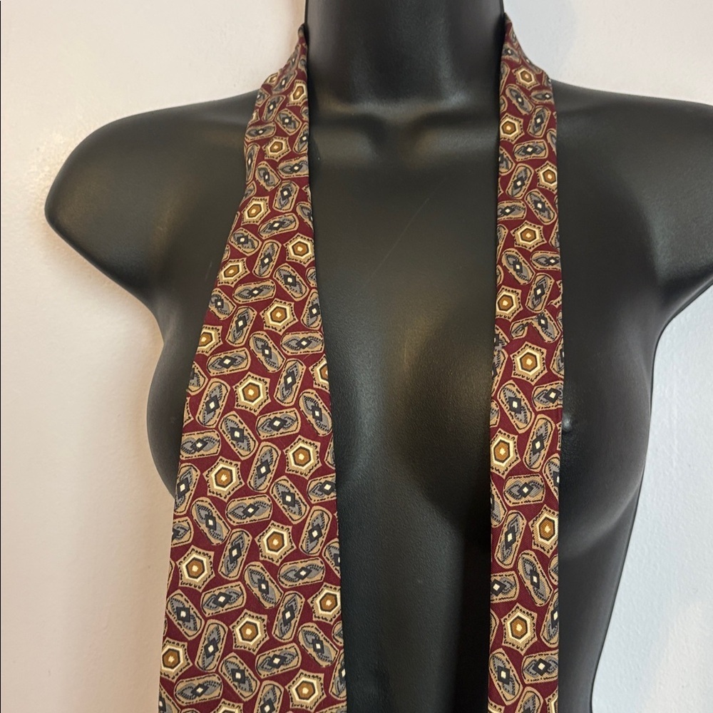 Burberrys of London Vintage Silk Burgundy Medallion Geometric Pattern Necktie - Picture 3 of 12